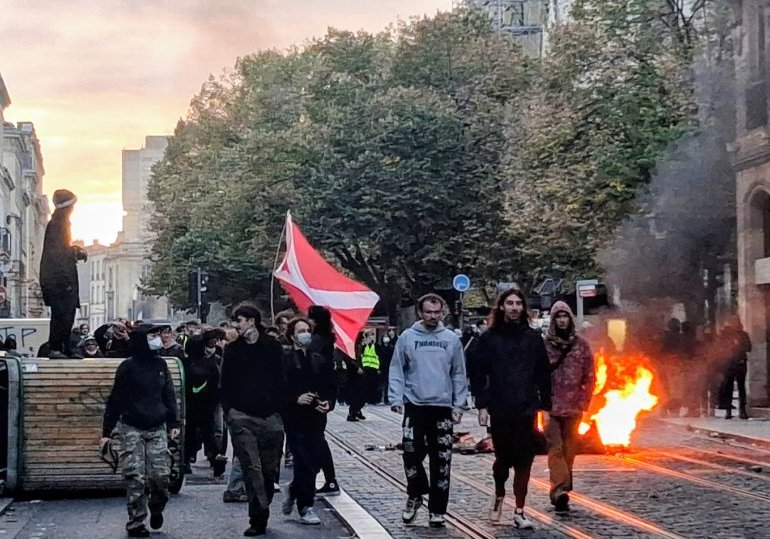 Manifestation à Bordeaux : des milliers de personnes, une ville sous tension