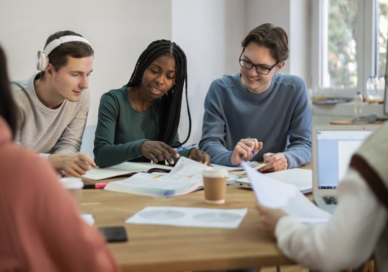 Comment choisir une école de commerce à Bordeaux
