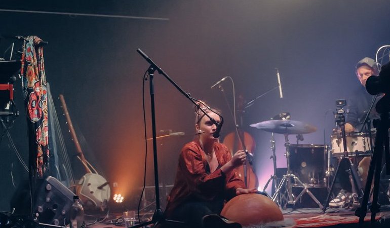 Ona Mae à Sortie 13 : un voyage intérieur entre Afrique et Méditerranée