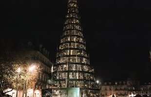 Bordeaux : pétition pour garder le sapin de verre