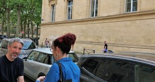 Bordeaux : Meurice signe ses livres… sur le trottoir