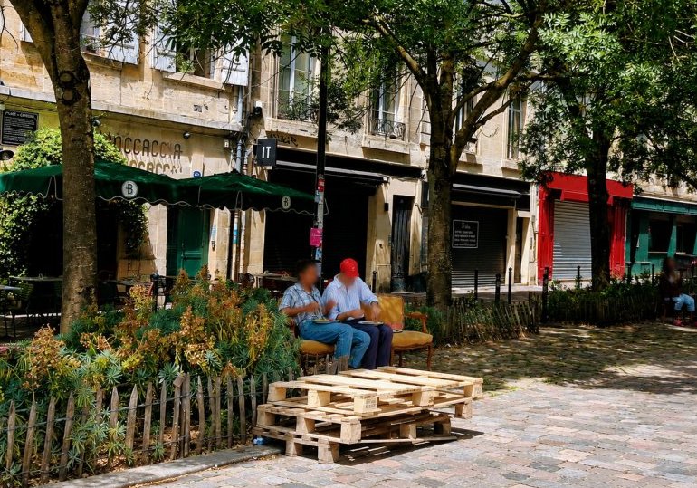 Aux Capucins, le quartier réinstalle son salon de rue