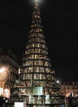 Bordeaux : pétition pour garder le sapin de verre