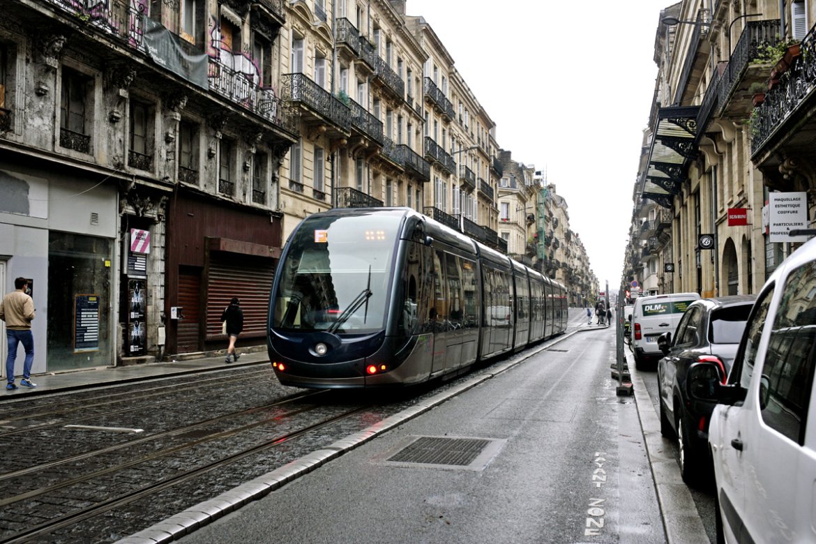 Tram à Bordeaux : lignes E, F et H, un nouveau réseau à l'épreuve