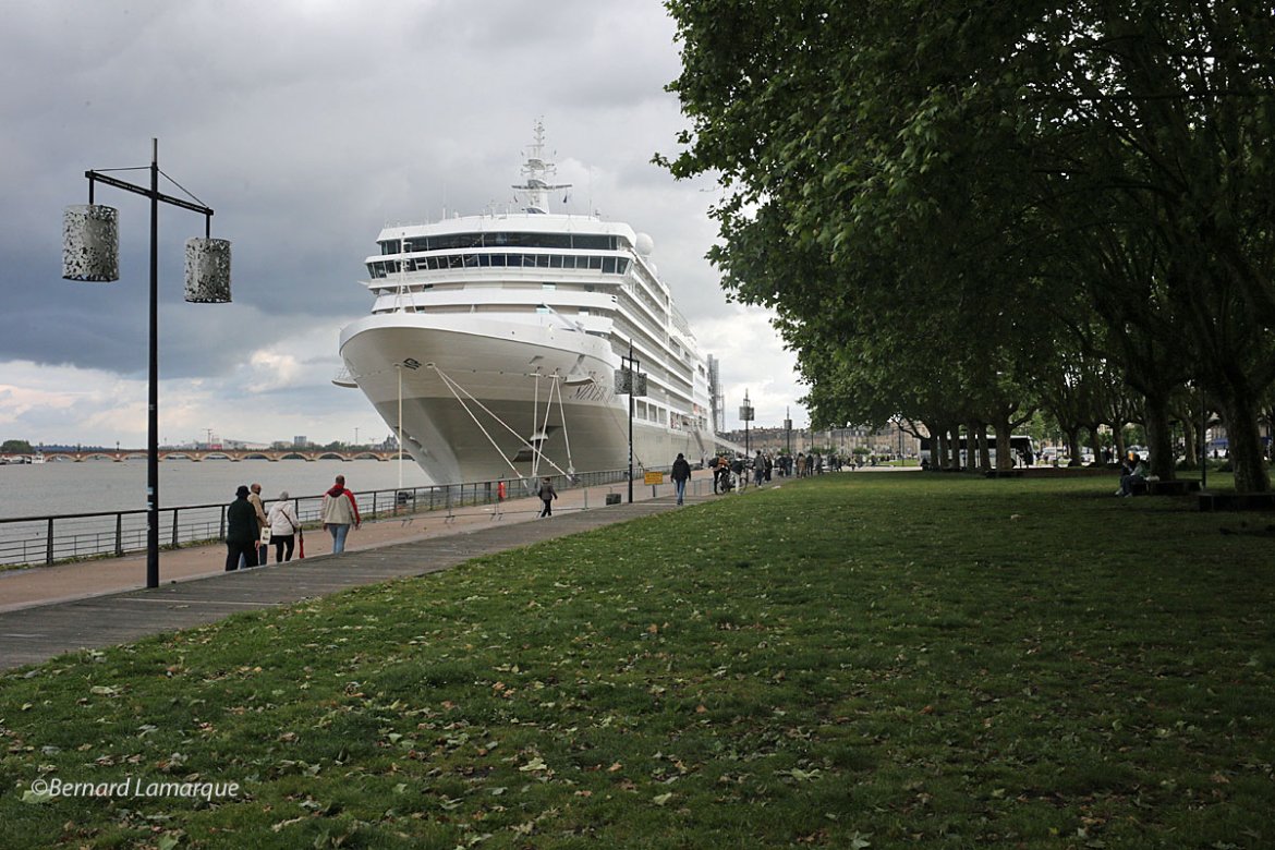 Les paquebots de croisières bientôt éloignés du centre de Bordeaux : une décision controversée