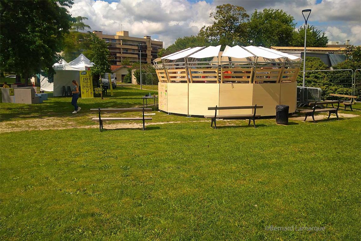 Bordeaux : Le Parlement mobile fait la tournée des quartiers