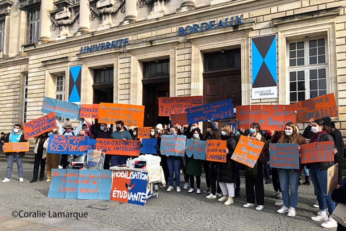 Mobilisation étudiante place de la Victoire pour une réouverture vitale des universités