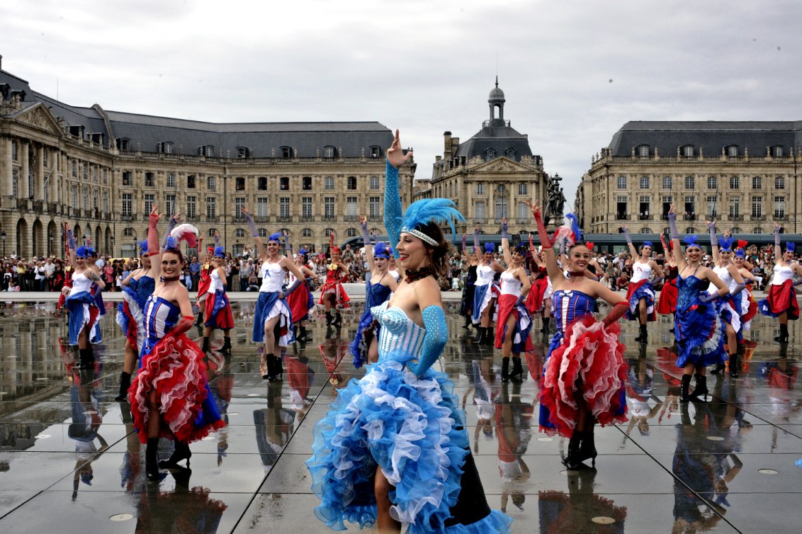 Au Miroir d'eau, Bordeaux se met à l'heure du French Cancan
