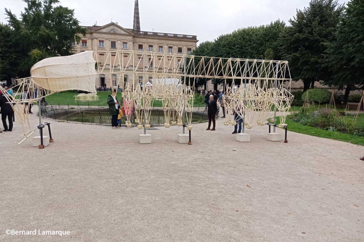 Les Strandbeests de Théo Jansen dans le Jardin de la mairie de Bordeaux