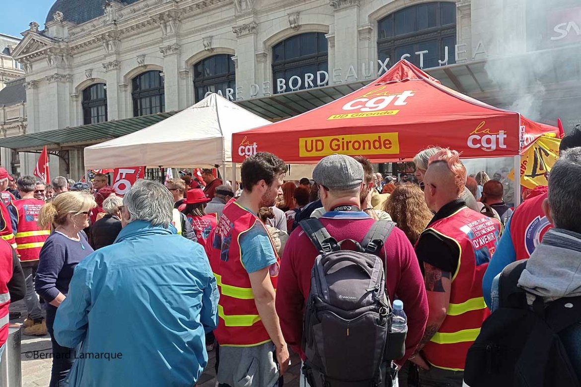 Les syndicats maintiennent l'ambiance