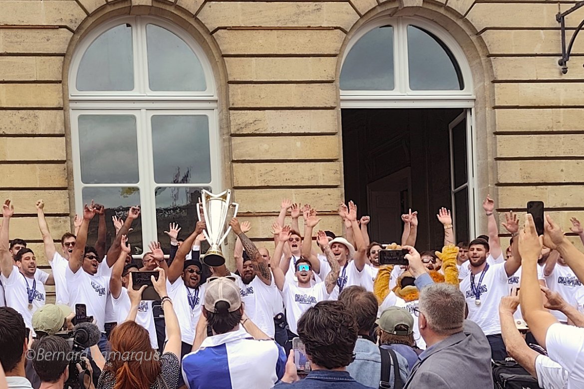 UBB : du Palais Rohan aux Quinconces en bus à impérial