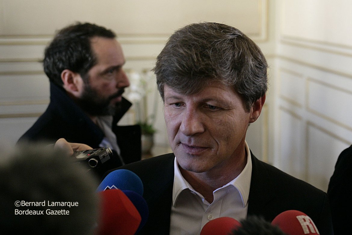 Nicolas Florian reprend les rênes de la mairie de Bordeaux