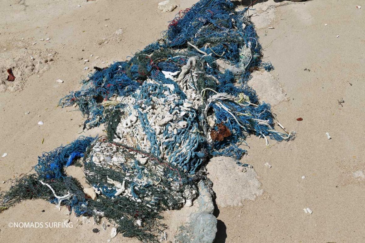 Des filets de pêche usagés pour aller surfer et nettoyer les océans