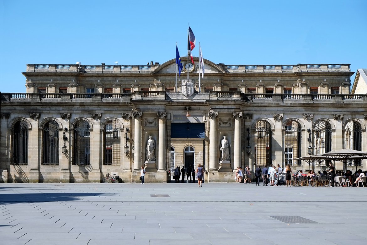 Municipales à Bordeaux : la droite cherche son équilibre, la gauche se fragmente