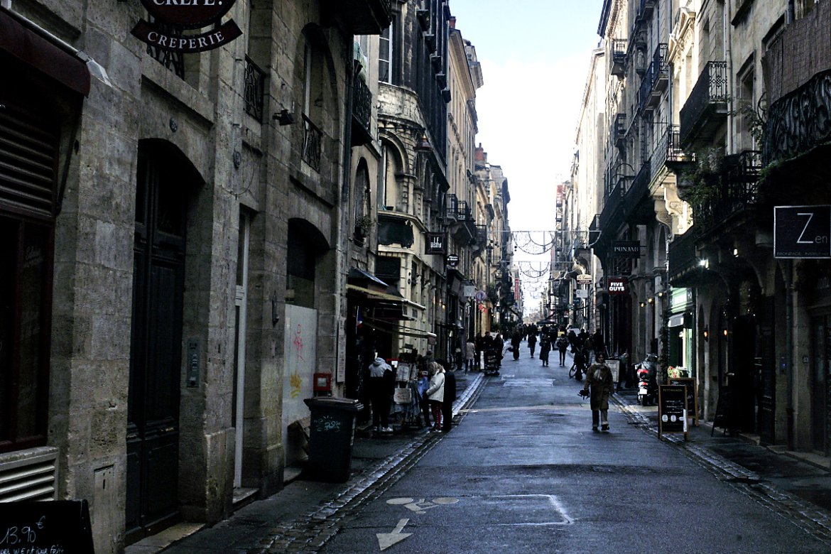 Rue Saint-Rémi à Bordeaux : d'un axe antique à la rue piétonne