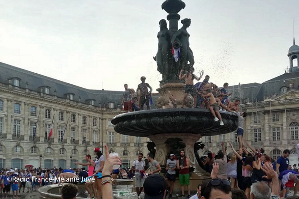 Coupe du monde : Bordeaux s'enivre et bascule dans la folie