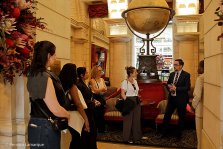 Quatre jeunes filles en visite à Bordeaux