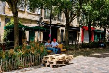Aux Capucins, le quartier réinstalle son salon de rue