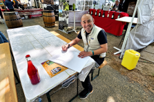 À Bordeaux, un atelier propose de peindre avec du vin rouge